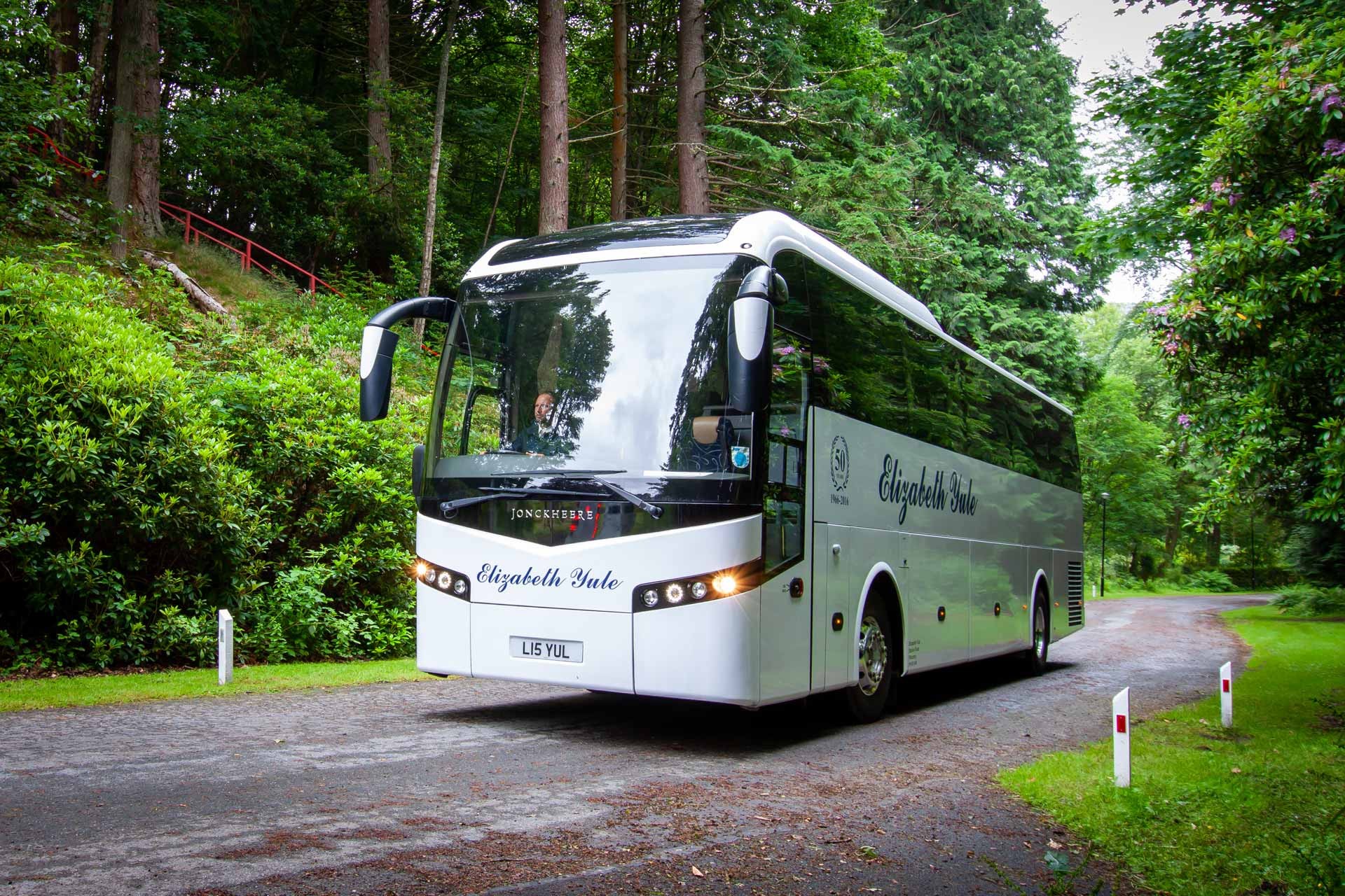 LI5 YUL Luxury coach fleet